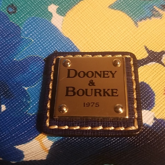 Dooney and Bourke floral canvas Crossbody bag - Picture 3 of 8